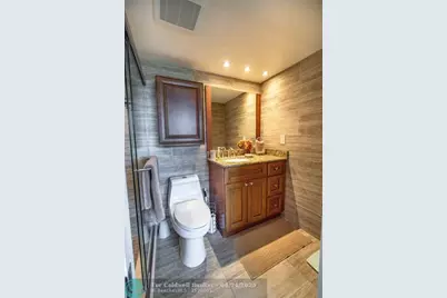 170 SE 5th Ave, Unit #304, Dania Beach, FL 33004 - Photo 13