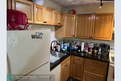 9330  Lagoon Pl, Unit #406, Davie, FL 33324 - Photo 11