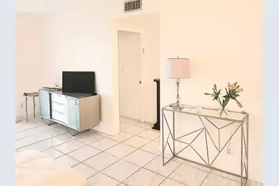 4330  Hillcrest Dr, Unit #705, Hollywood, FL 33021 - Photo 3