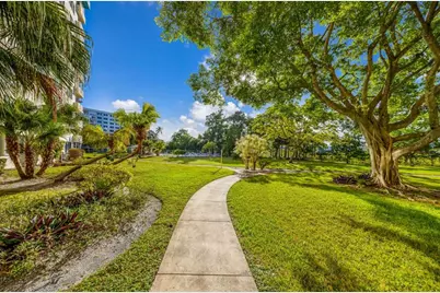 4330  Hillcrest Dr, Unit #705, Hollywood, FL 33021 - Photo 25