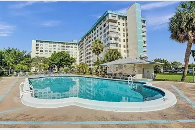 4330  Hillcrest Dr, Unit #705, Hollywood, FL 33021 - Photo 13