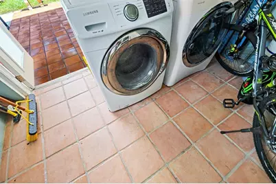 81 NW 37th St, Oakland Park, FL 33309 - Photo 35