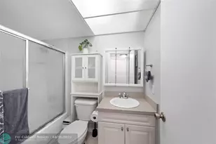 8880 Sunrise Lakes Blvd, Sunrise, FL 33322 - Photo 15