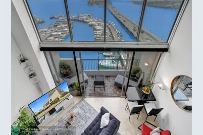 555 NE 15th St, Unit #T4(704), Miami, FL 33132 - Photo 1