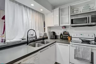 555 NE 15th St Unit #T4(704), Miami, FL 33132 - Photo 15