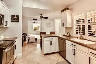 13813 Geranium Pl, Wellington, FL 33414 - Photo 9