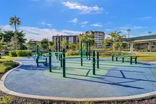 1000 St Charles Pl, Pembroke Pines, FL 33026 - Photo 31