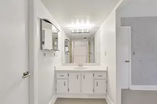 1000 St Charles Pl, Pembroke Pines, FL 33026 - Photo 15