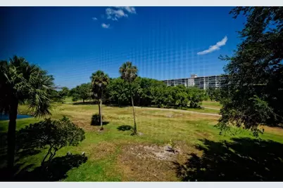 545  Oaks Ln, Unit #310, Pompano Beach, FL 33069 - Photo 15