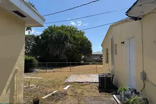 958 W 4th St, Riviera Beach, FL 33404 - Photo 9