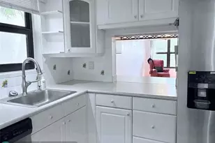 2306 S Cypress Bend Dr, Pompano Beach, FL 33069 - Photo 9