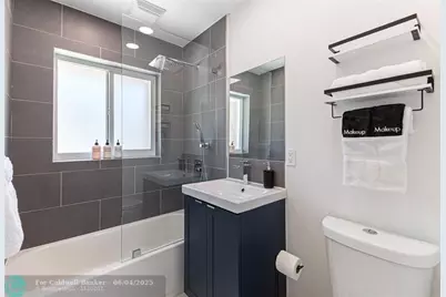 14 NE 29th St, Wilton Manors, FL 33334 - Photo 13