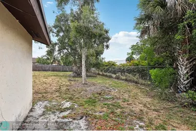 3789  Mil Pond Ct, Greenacres, FL 33463 - Photo 31