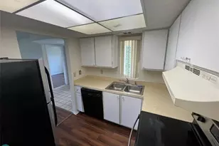 1536 SE Royal Green Cir, Port Saint Lucie, FL 34952 - Photo 9