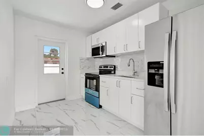 3060 NE 12th Ave, Pompano Beach, FL 33064 - Photo 11