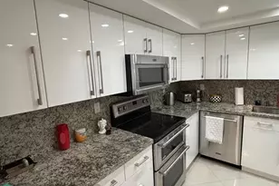 301 174th St, Sunny Isles Beach, FL 33160 - Photo 11