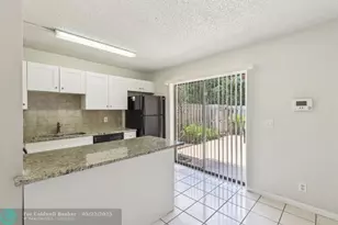 1660 Forest Lakes Cir, West Palm Beach, FL 33406 - Photo 13