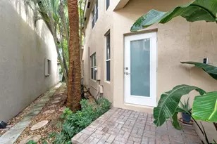 10657 NW 1st St, Plantation, FL 33324 - Photo 3