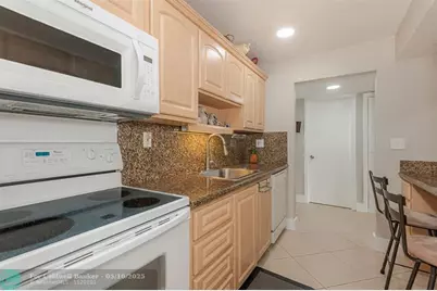 230  Lakeview Dr, Unit #201, Weston, FL 33326 - Photo 13