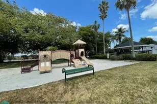 530 SW 113th Way, Hollywood, FL 33025 - Photo 27