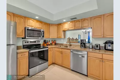 1101  Colony Point Cir, Unit #422, Pembroke Pines, FL 33026 - Photo 13