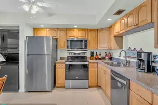 1101 Colony Point Cir, Pembroke Pines, FL 33026 - Photo 11