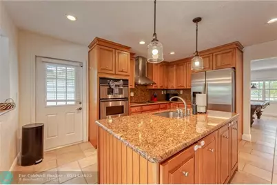 3351 NE 17th Way, Oakland Park, FL 33334 - Photo 23