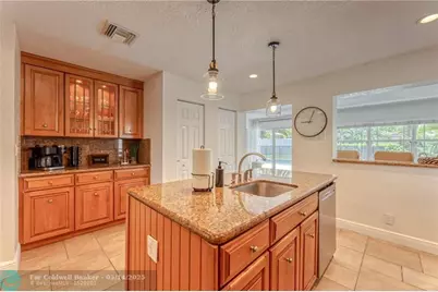 3351 NE 17th Way, Oakland Park, FL 33334 - Photo 25