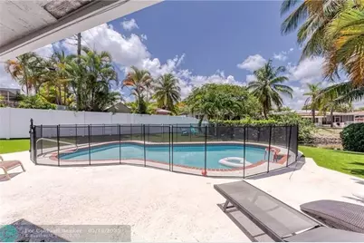 3351 NE 17th Way, Oakland Park, FL 33334 - Photo 13