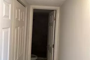 1640 SW 40th Terrace, Unincorporated Broward County, FL 33317 - Photo 9