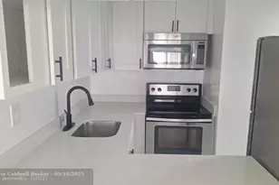 1305 W 46th St, Hialeah, FL 33012 - Photo 13