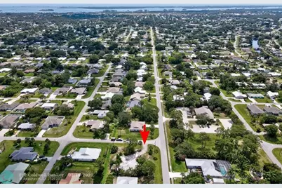 702  Lake Dr, Sebastian, FL 32958 - Photo 7