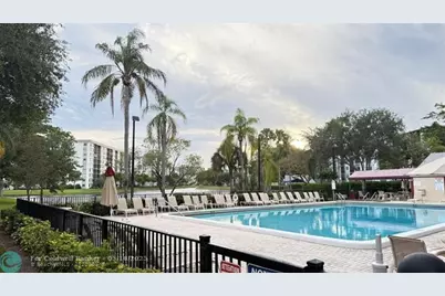 2108 S Cypress Bend Dr, Unit #306, Pompano Beach, FL 33069 - Photo 11