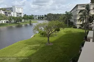 2108 S Cypress Bend Dr, Pompano Beach, FL 33069 - Photo 9