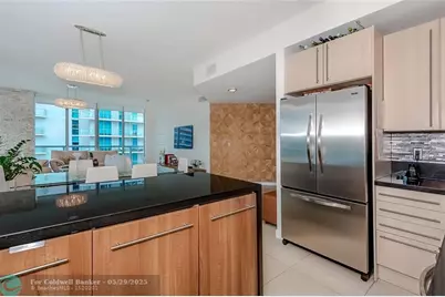 1111 SW 1st Ave, Unit #Ph3920, Miami, FL 33130 - Photo 5