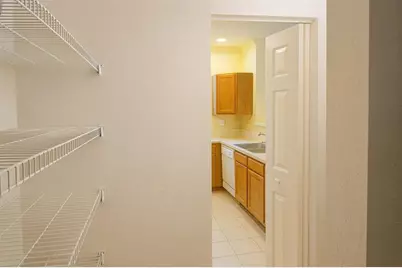 3261  Laurel Ridge Cir, Riviera Beach, FL 33404 - Photo 5