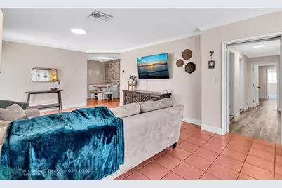 1311 NE 42nd St, Oakland Park, FL 33334 - Photo 15