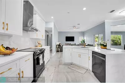 6107 NW Gause Ave, Port Saint Lucie, FL 34986 - Photo 9