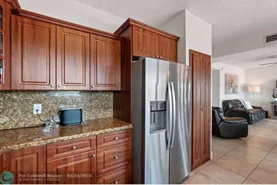 8313 NW 188th Ter, Hialeah, FL 33015 - Photo 31