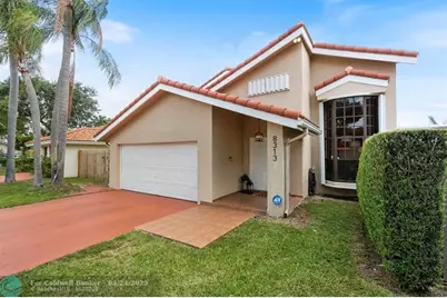 8313 NW 188th Ter, Hialeah, FL 33015 - Photo 3