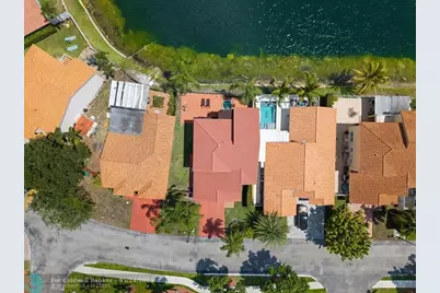 8313 NW 188th Ter, Hialeah, FL 33015 - Photo 7