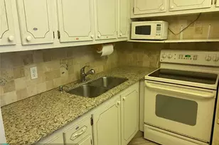 2025 Berkshire B Unit, Deerfield Beach, FL 33442 - Photo 5