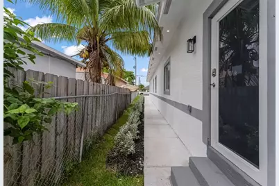 5250  SW 18th St, West Park, FL 33023 - Photo 31