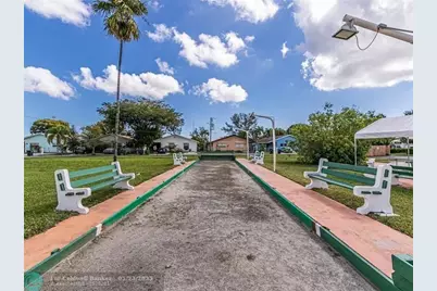 925 SW 11th Ave, Unit #J-17, Hallandale Beach, FL 33009 - Photo 49