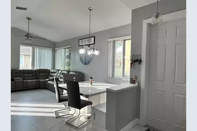 1102 SW 158th Ave, Pembroke Pines, FL 33027 - Photo 3