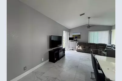 1102 SW 158th Ave, Pembroke Pines, FL 33027 - Photo 5