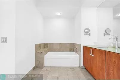 315 NE 3rd Ave, Unit #805, Fort Lauderdale, FL 33301 - Photo 25