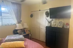 1000 Colony Point Cir, Pembroke Pines, FL 33026 - Photo 15