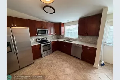 8550 SW 23rd Pl, Davie, FL 33324 - Photo 3