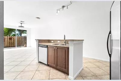 8244  Prestige Commons Dr, Tamarac, FL 33321 - Photo 5